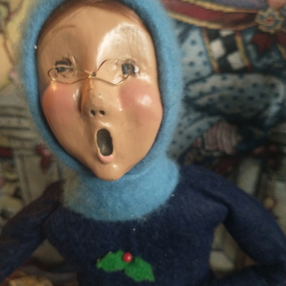 2 VINTAGE AMAZING BYERS CHOICE CAROLERS DOLLS. - Picture 6 of 16